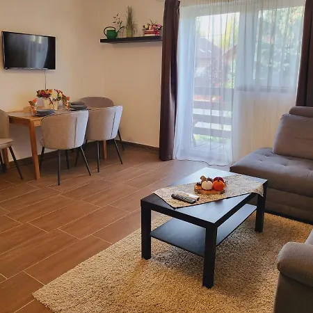 Oliver Apartmanhaz * 발라톤엘