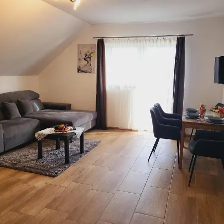 Oliver Apartmanhaz * 발라톤엘